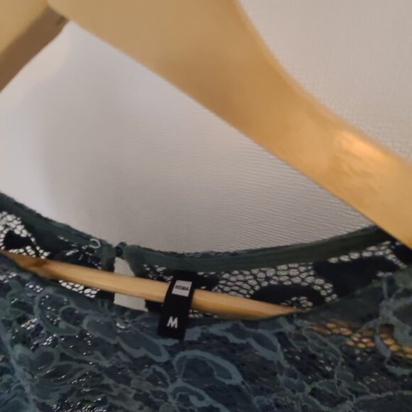 Emerald green lace top - Picture 2 of 6